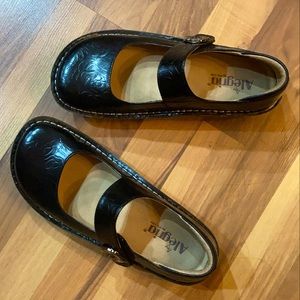 Alegria size 9 Mary Janes Black floral embossed